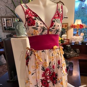Anna Sui vintage floral dress; great condition; back zipper; size 2;